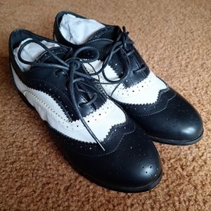 Hot Topic Black and White Saddle Lace Shoe Women's 8 NEW